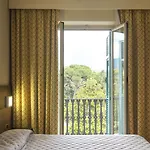 Hotell Grande 4*
